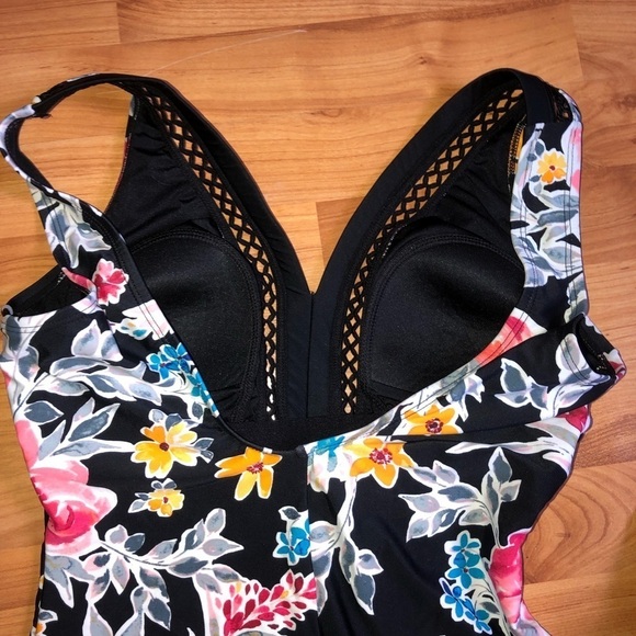 Sol Collective Bold Bloom 1 piece Swimsuit - Picture 5 of 7